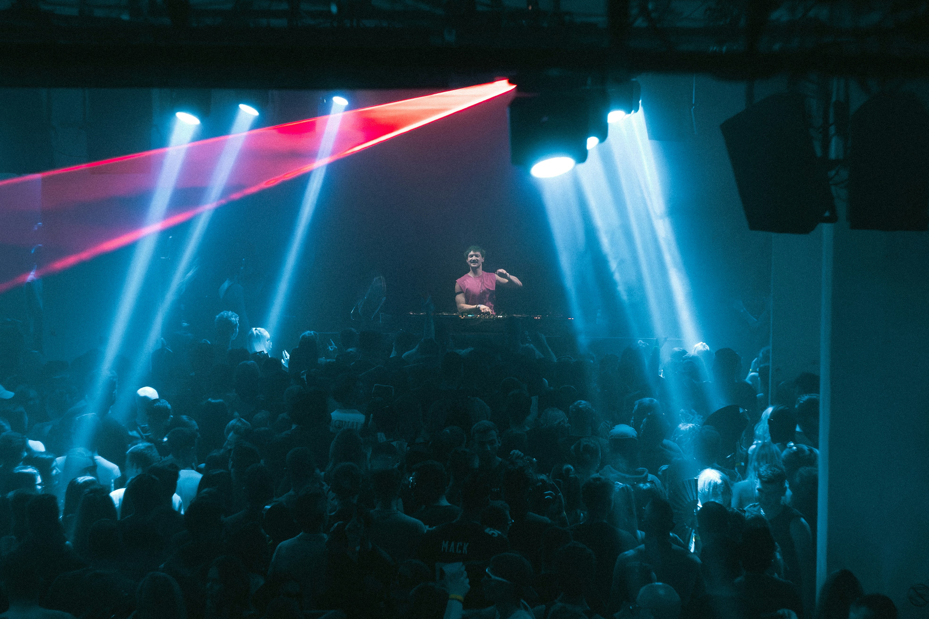The Key Differences between Receiving Houses and In-House Promoters
