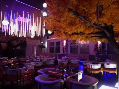Roots Restaurant & Bar