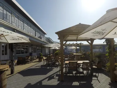 Beachcomber Entertainment Centre