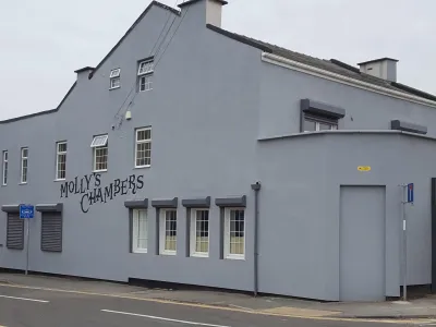 Molly's Chambers Bar and Kitchen